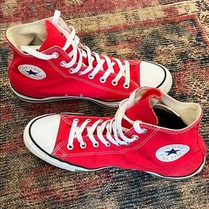 CONVERSE
UNISEX CHUCK TAYLOR ALL STAR HIGH TOP SNEAKER size 10